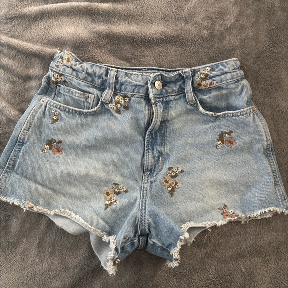 Arizona Jean Company Blue Distressed Jean Shorts - Picture 1 of 6